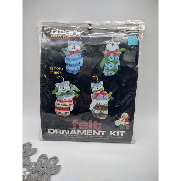 Vintage Sealed 1980s Titan Needlecraft Christmas Cats Felt Ornament Kit No. 471 - Picture 1 of 16
